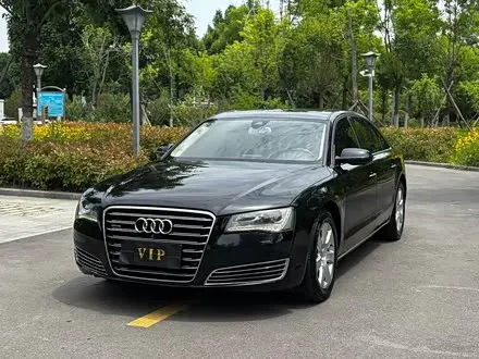 AUDI A8 2012 — 210 000 км, Китай — под ключ — фото 1