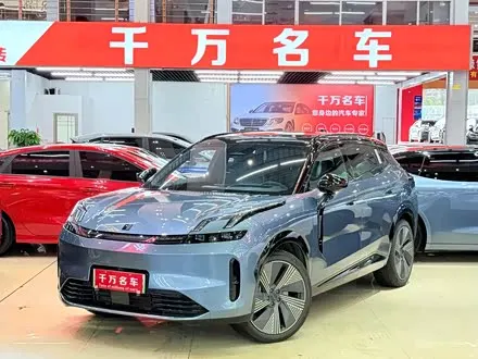 LYNK & CO 08 EM-P 2025
