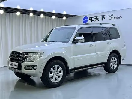 MITSUBISHI PAJERO 2015