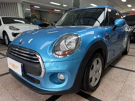 MINI ONE 2016