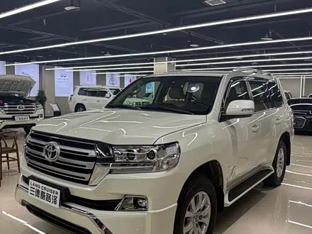 TOYOTA LAND CRUISER 2016