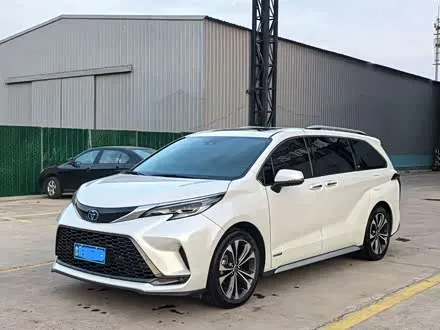 TOYOTA GRANVIA 2022