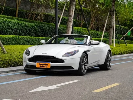 ASTON MARTIN DB11 2019 — 17 000 км, Китай — под ключ — фото 1