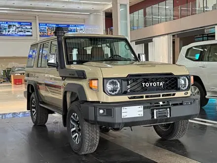 TOYOTA LAND CRUISER LC76 2025 — 100 км, Китай — под ключ — фото 1