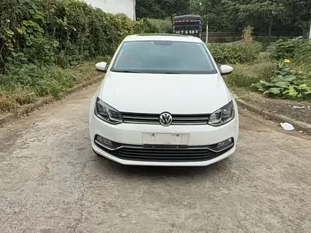 VOLKSWAGEN POLO 2016 — 85 000 км, Китай — под ключ — фото 1