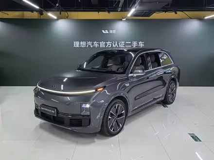 LI AUTO L8 2025