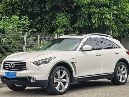 INFINITI QX70 2013