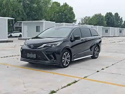 TOYOTA GRANVIA 2023