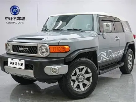 TOYOTA FJ CRUISER 2019 — 66 000 км, Китай — под ключ — фото 1