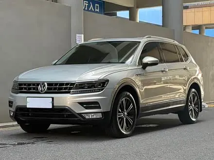 VOLKSWAGEN TIGUAN L 2018 — 100 000 км, Китай — под ключ — фото 1