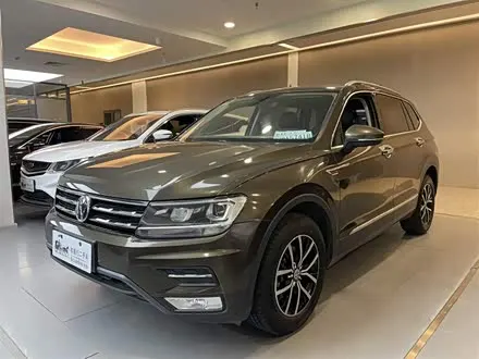 VOLKSWAGEN TIGUAN L 2018 — 92 000 км, Китай — под ключ — фото 1