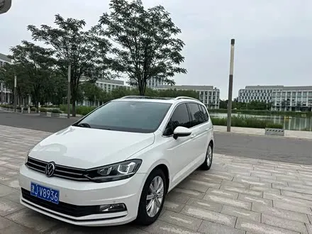 VOLKSWAGEN TOURAN 2021