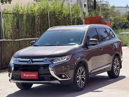 MITSUBISHI OUTLANDER 2018 — 14 000 км, Китай — под ключ — фото 1