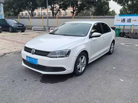 VOLKSWAGEN SAGITAR 2014