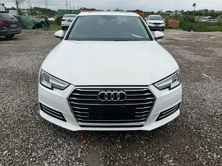 AUDI A4L 2018 — 65 000 км, Китай — под ключ — фото 1