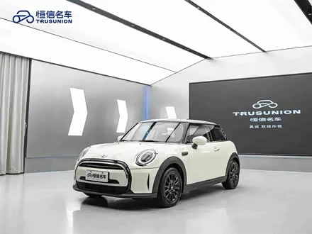 MINI ONE 2022
