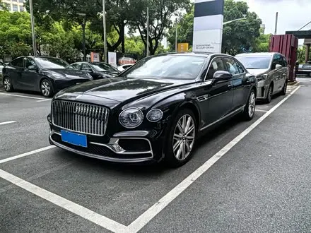BENTLEY FLYING SPUR 2022 — 33 500 км, Китай — под ключ — фото 1