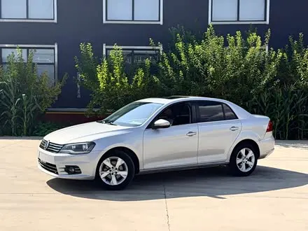 VOLKSWAGEN BORA 2015