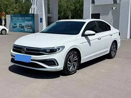 VOLKSWAGEN BORA 2025