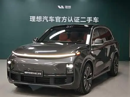LI AUTO L8 2025