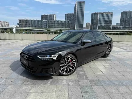 AUDI S8 2021