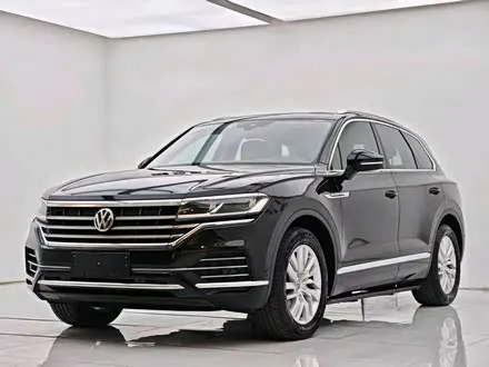 VOLKSWAGEN TOUAREG 2019 — 140 000 км, Китай — под ключ — фото 1