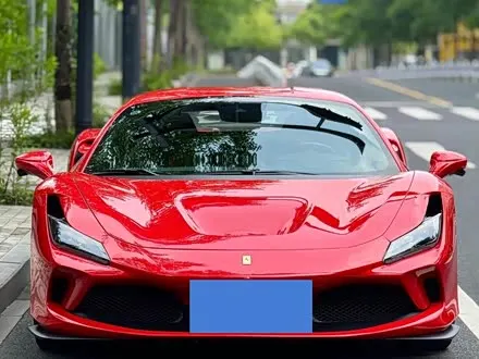 FERRARI F8 2019