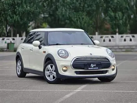 MINI ONE 2015
