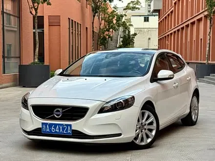 VOLVO V40 2015 — 170 000 км, Китай — под ключ — фото 1