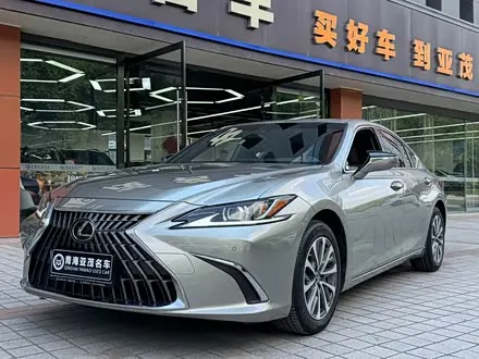 LEXUS ES 2024 — 14 000 км, Китай — под ключ — фото 1
