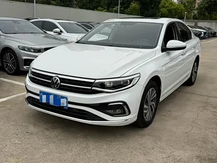 VOLKSWAGEN BORA 2024