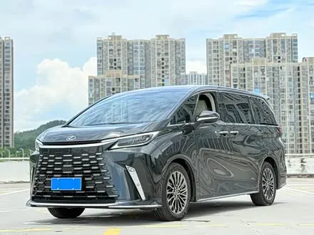 LEXUS LM 2023