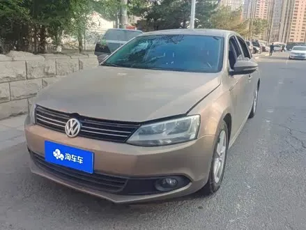 VOLKSWAGEN SAGITAR 2012