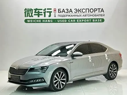SKODA SUPERB 2023 — 18 900 км, Китай — под ключ — фото 1