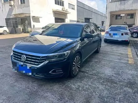 VOLKSWAGEN PASSAT 2019 — 148 000 км, Китай — под ключ — фото 1