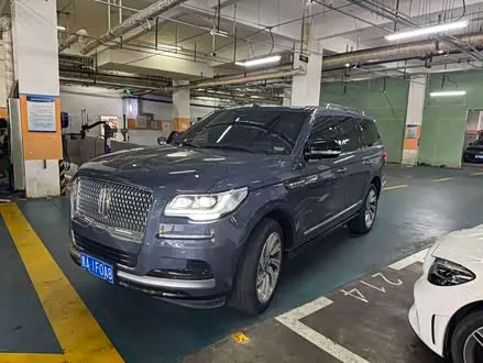 LINCOLN NAVIGATOR 2022