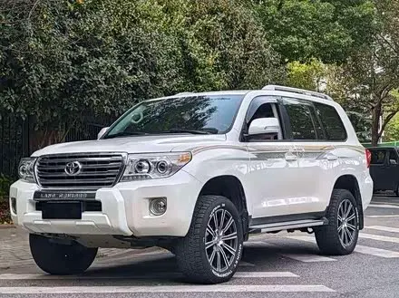 TOYOTA LAND CRUISER 2015 — 120 000 км, Китай — под ключ — фото 1