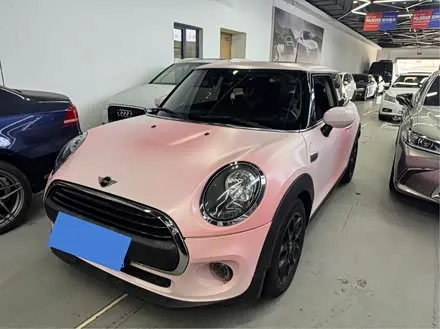 MINI ONE 2020