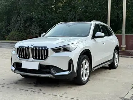 BMW X1 2023 — 36 000 км, Китай — под ключ — фото 1