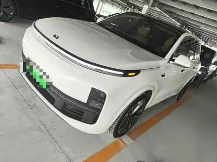 LI AUTO L8 2025
