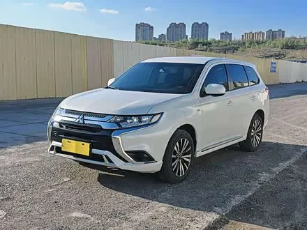 MITSUBISHI OUTLANDER 2021