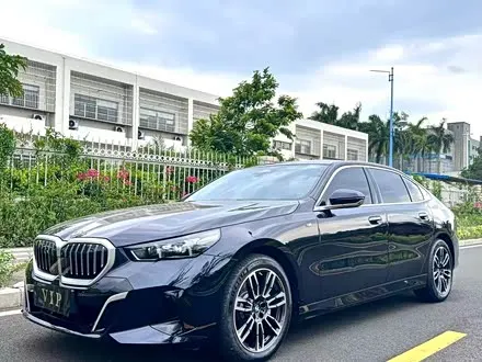 BMW 5 SERIES 2025