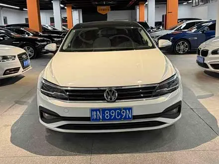 VOLKSWAGEN LAMANDO 2021