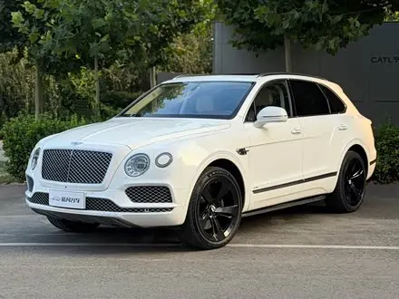 BENTLEY BENTAYGA 2016 — 100 000 км, Китай — под ключ — фото 1