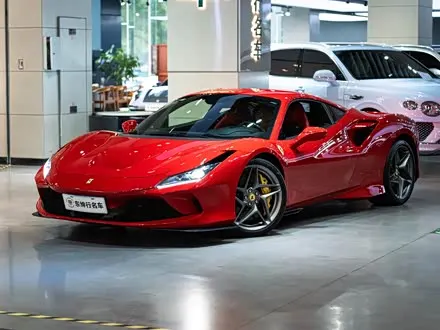 FERRARI F8 2019