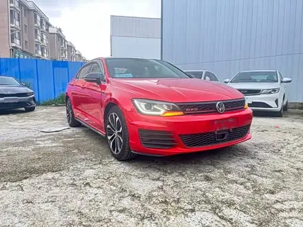 VOLKSWAGEN LAMANDO 2017