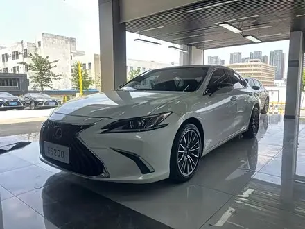 LEXUS ES 2022 — 80 000 км, Китай — под ключ — фото 1