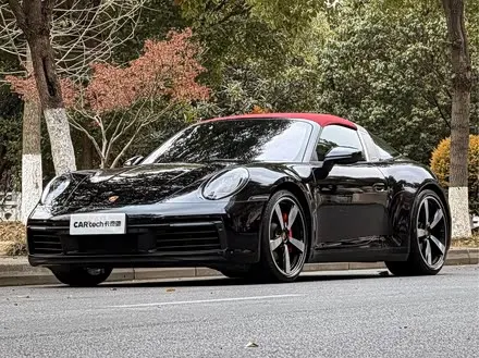 PORSCHE 911 2022