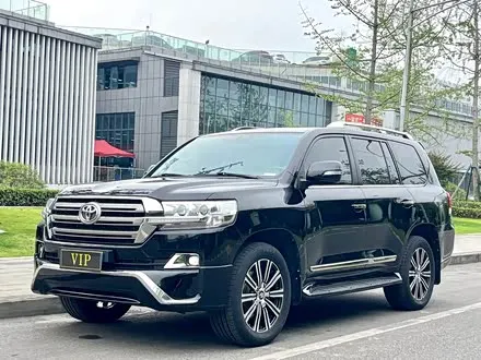 TOYOTA LAND CRUISER 2019 — 122 000 км, Китай — под ключ — фото 1