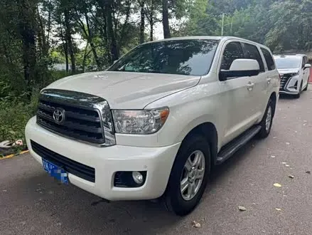 TOYOTA SEQUOIA 2015 — 178 000 км, Китай — под ключ — фото 1
